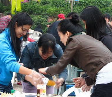 汉京集团组织员工烧烤活动